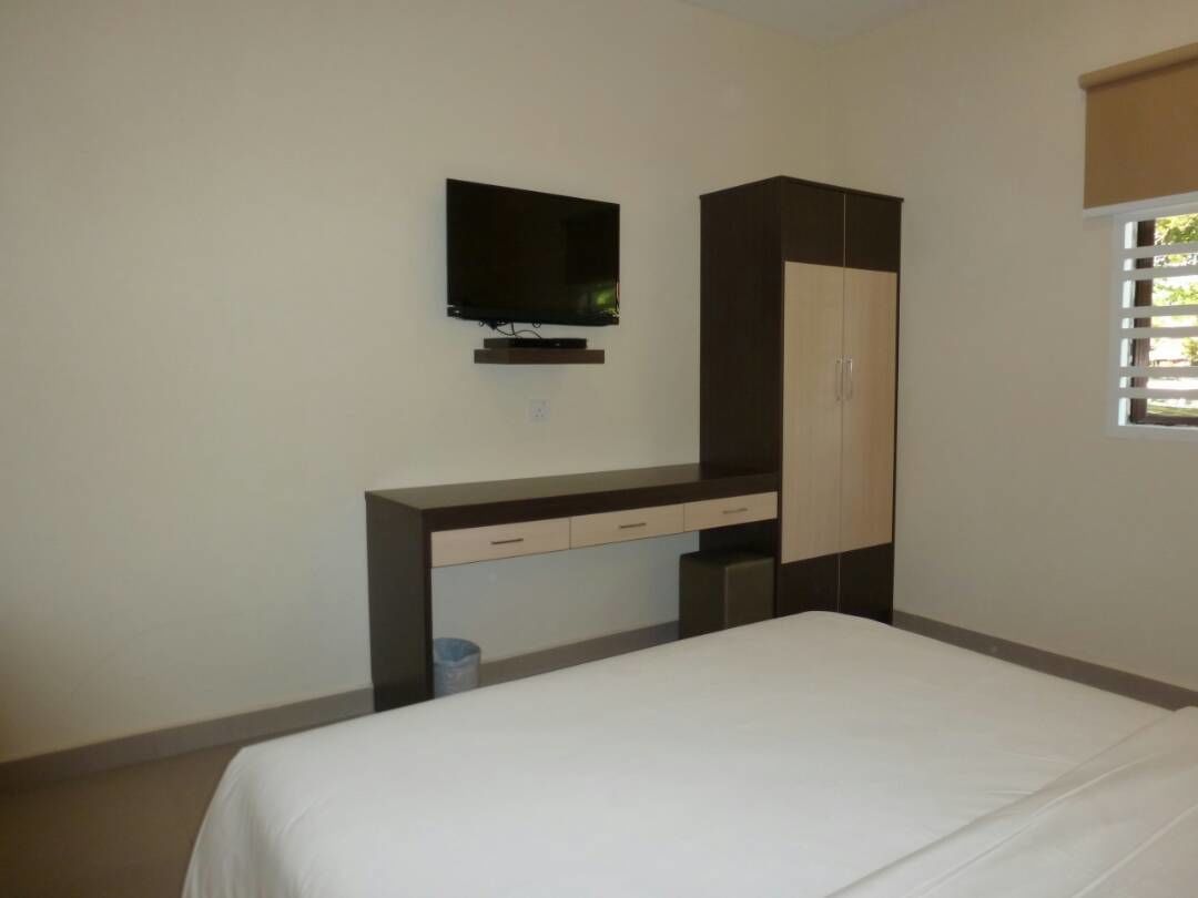 desk, iron/ironing board, free wifi