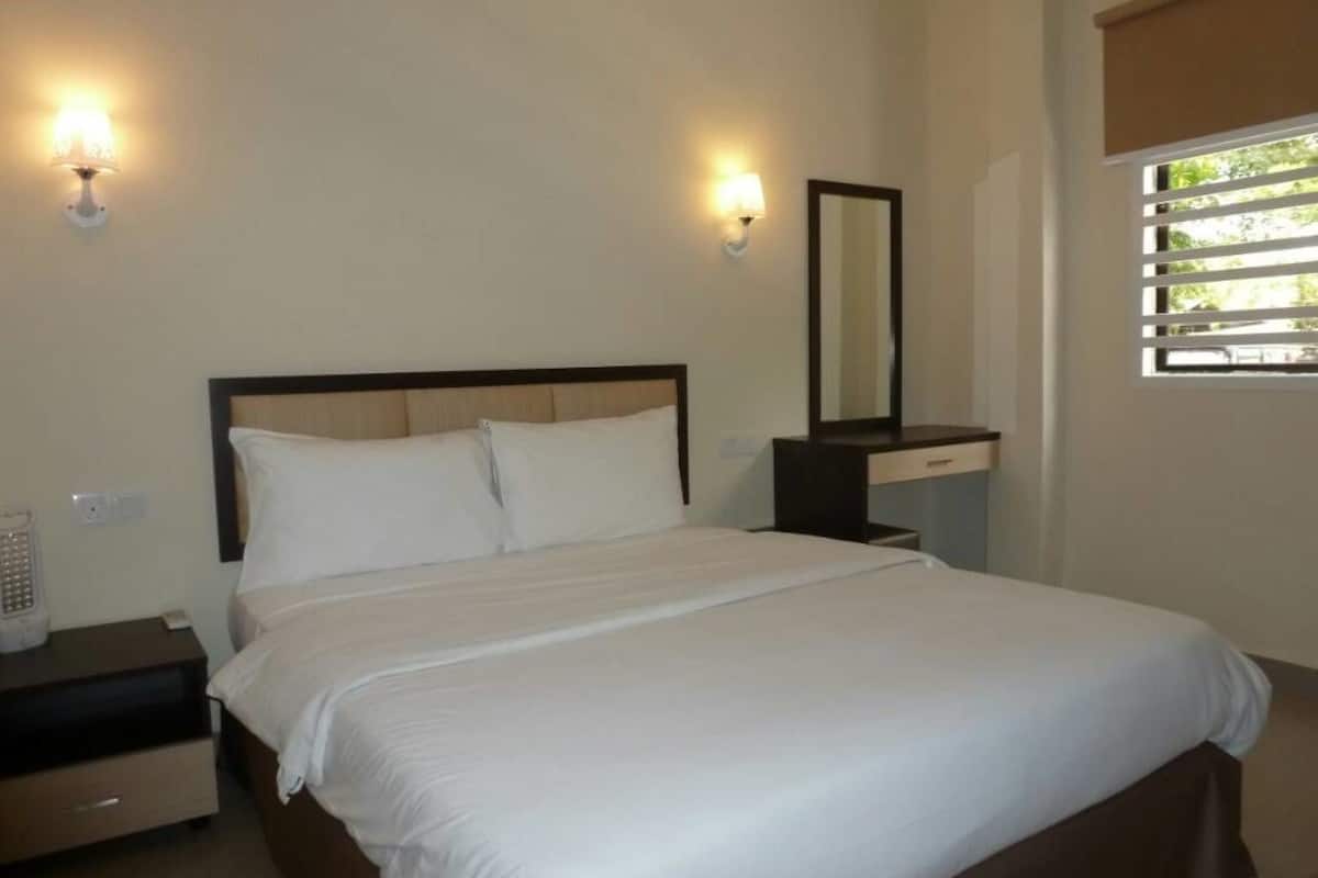deluxe double room | desk, iron/ironing board, free wifi