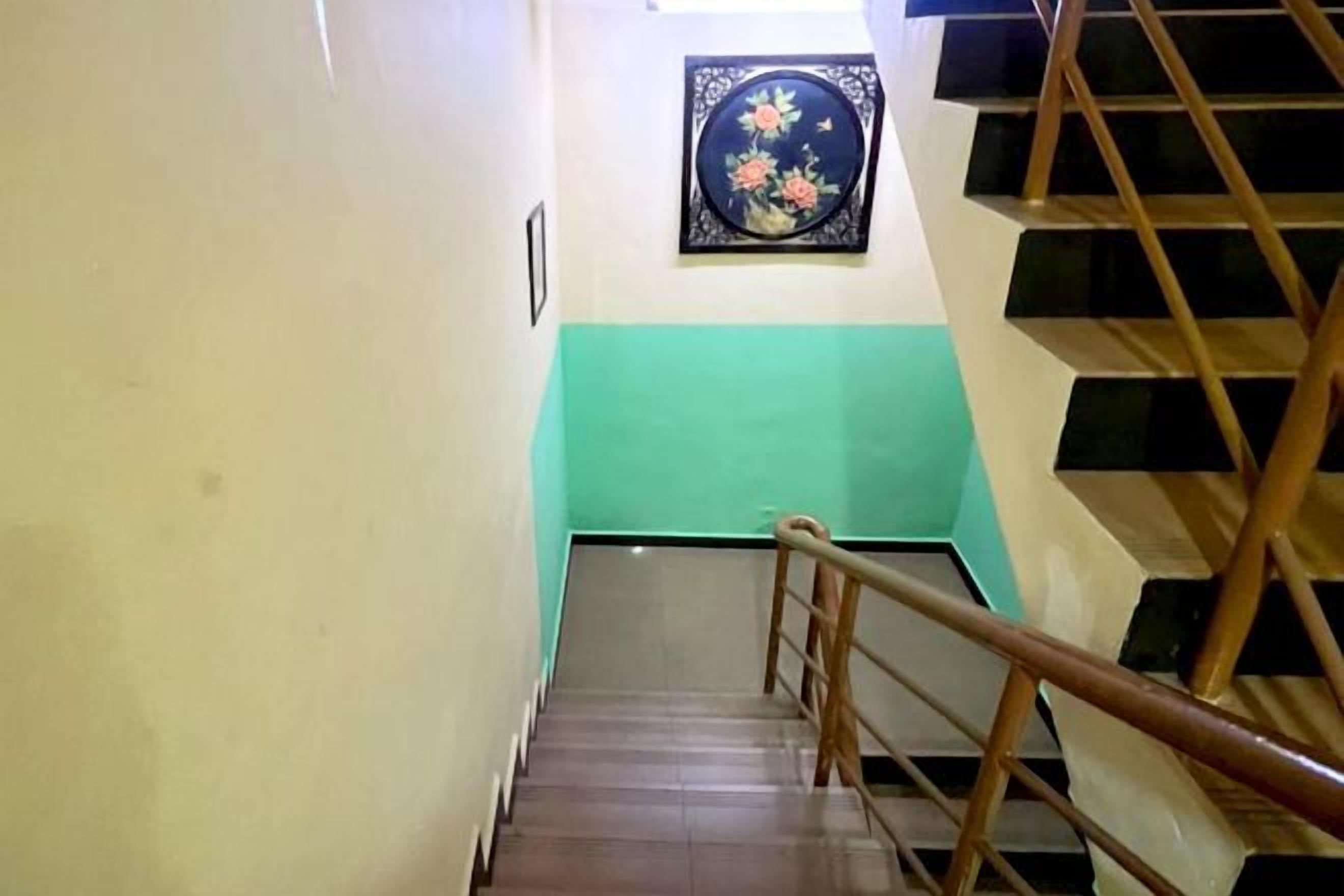 A staircase with a handrail leading to a landing.