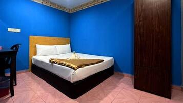 Iron/ironing board, free WiFi