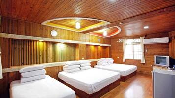 Family Studio Suite | 1 bedroom, free WiFi, bed sheets