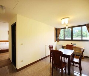 Comfort Twin Room, 2 Single Beds, Resort View (F) | Living area | LCD TV