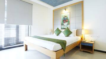 Deluxe Double Room | Desk, iron/ironing board, free WiFi, bed sheets