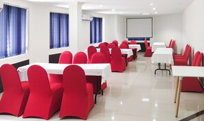 Banquet hall - Treebo Edha Suites Koramangala (Bengaluru)