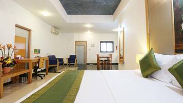 Premium Double Room | Desk, iron/ironing board, free WiFi, bed sheets