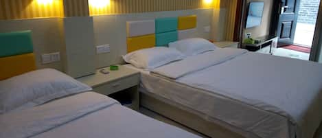 Deluxe Quadruple Room | Pemandangan dari bilik