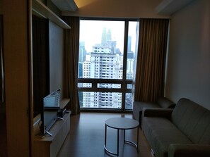 Standard Room | In-room dining - Queens Service Suite at Swiss Garden Residences (Kuala Lumpur)