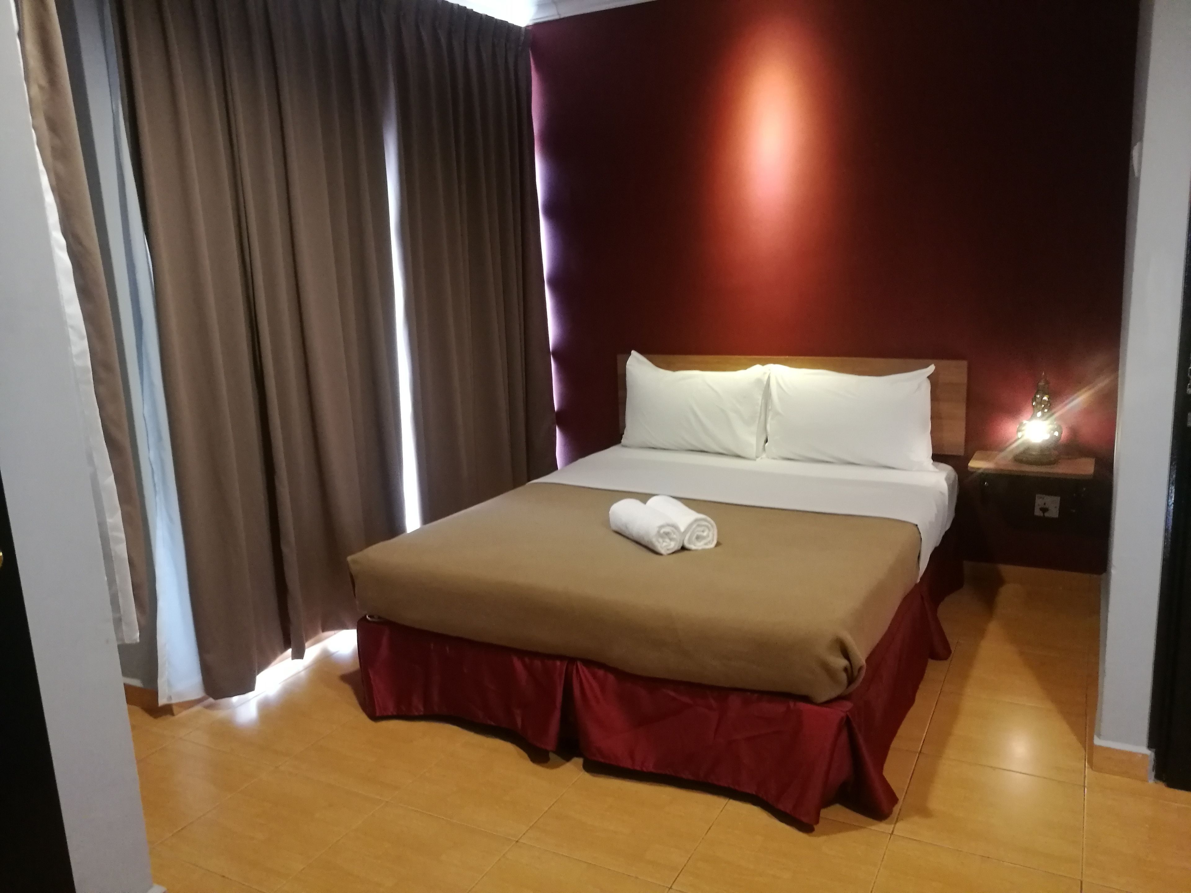 Silitysrauta/-lauta, ilmainen Wi-Fi, vuodevaatteet