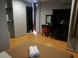 Ferros/tábuas de passar roupa, Wi-Fi de cortesia, roupa de cama