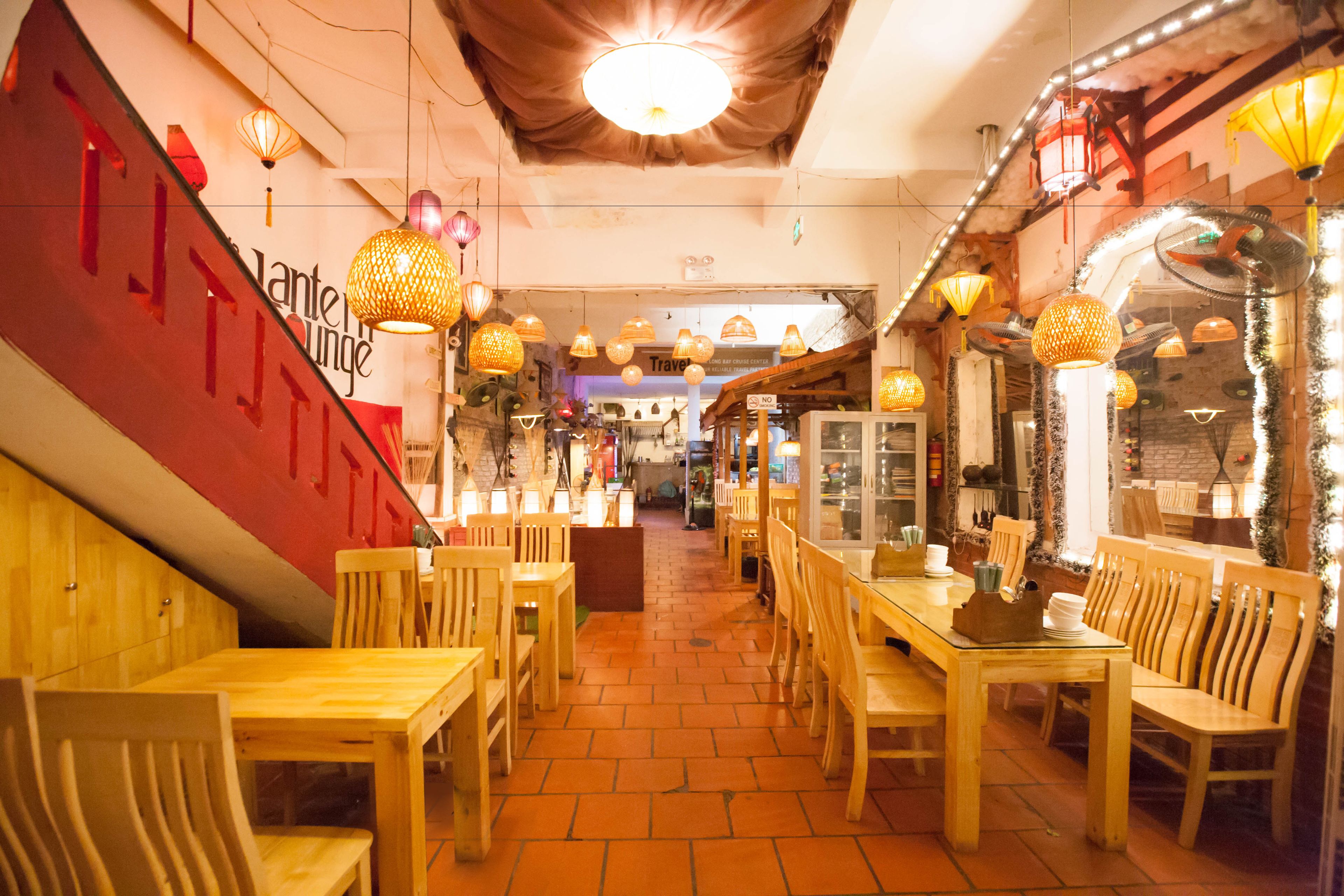 Breakfast, lunch, dinner served; local and international cuisine 