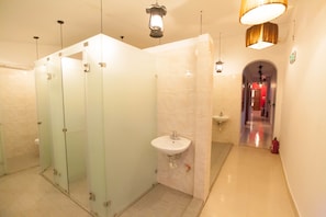 Bathroom - Ha Noi Lantern Dorm - Adults Only (Hanoi)