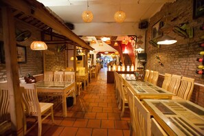 Breakfast, lunch, dinner served; local and international cuisine 