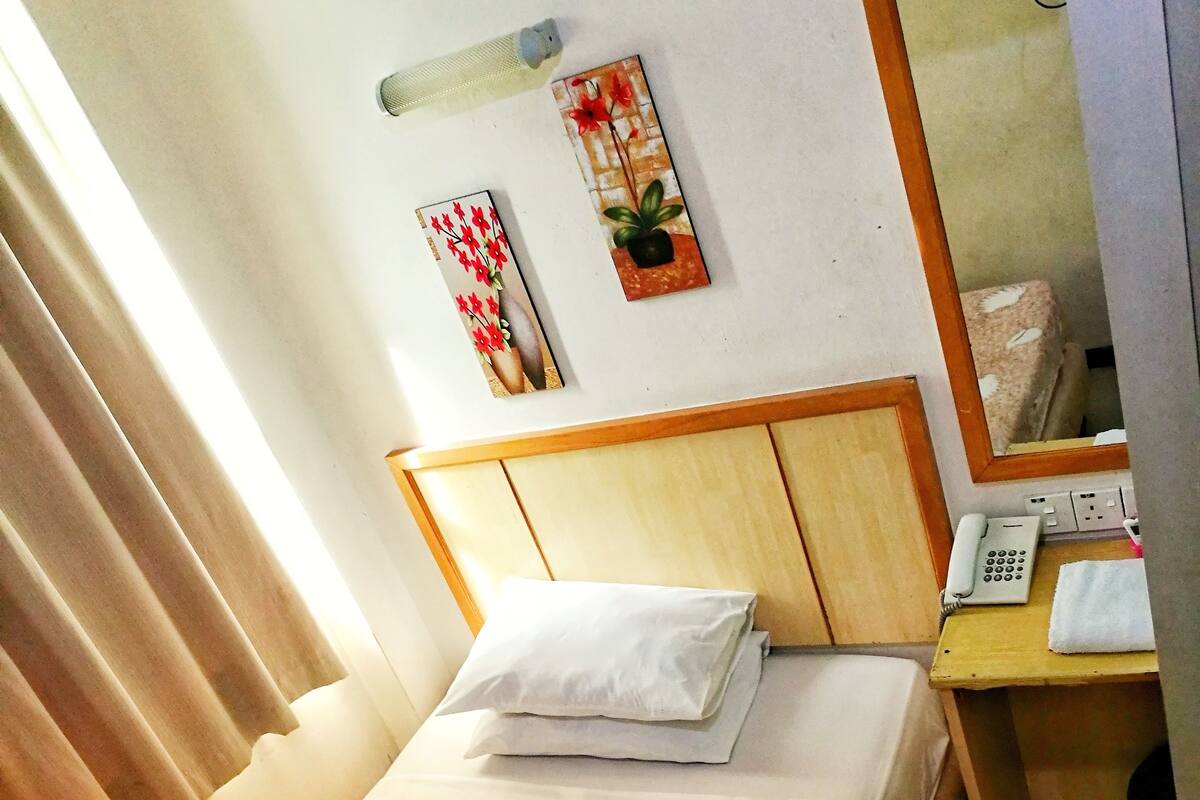 Deluxe Single Room | Laptop workspace, iron/ironing board (on request), WiFi (free)