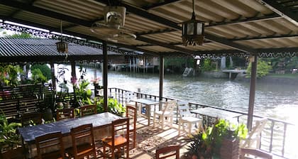 RueanPhen Homestay