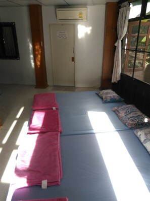 Family River View  | Desk, rollaway beds, free WiFi - RueanPhen Homestay (Amphawa)