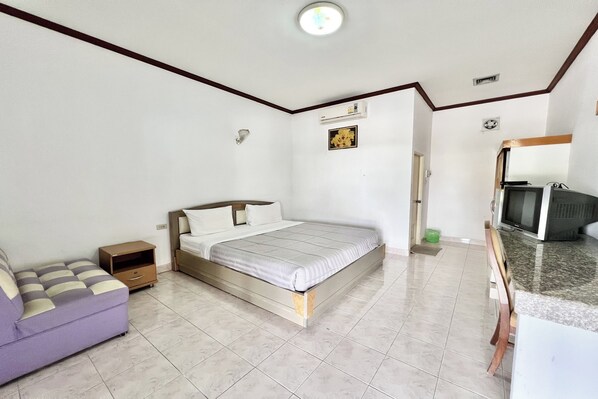 Quarto casal superior | 1 quarto, escrivaninha, Wi-Fi de cortesia, roupa de cama