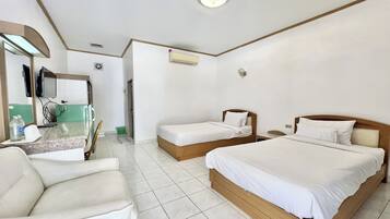 Superior Twin Room | Desk, free WiFi, bed sheets