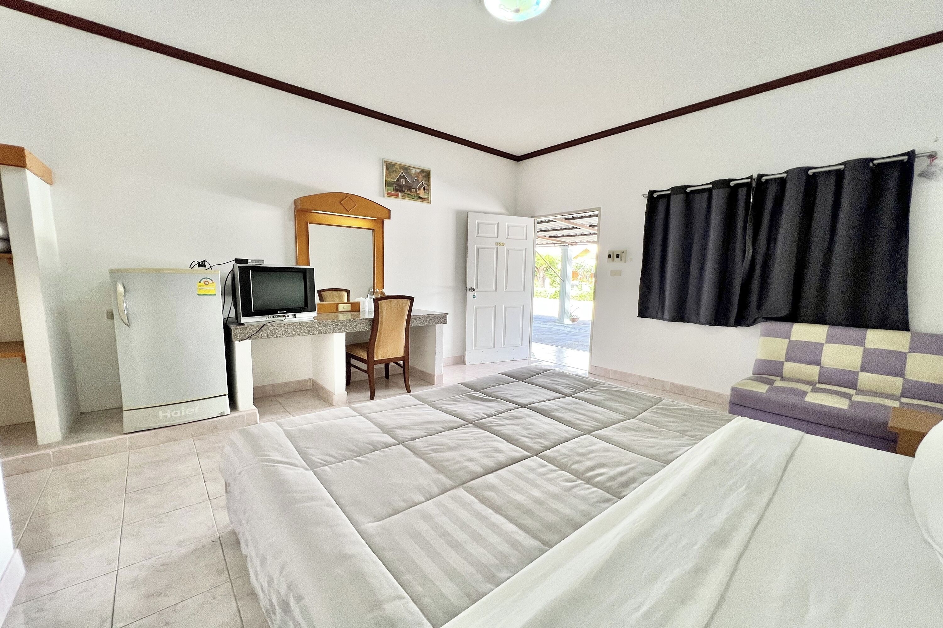 Desk, free WiFi, bed sheets