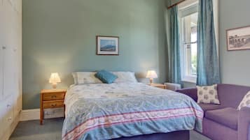 Budget Double Hotel Room - Shared Bathroom facilities | Desk, iron/ironing board, free WiFi, bed sheets