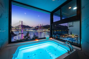 Private spa tub - Yeosu Sunhill SPA Pension (Yeosu)