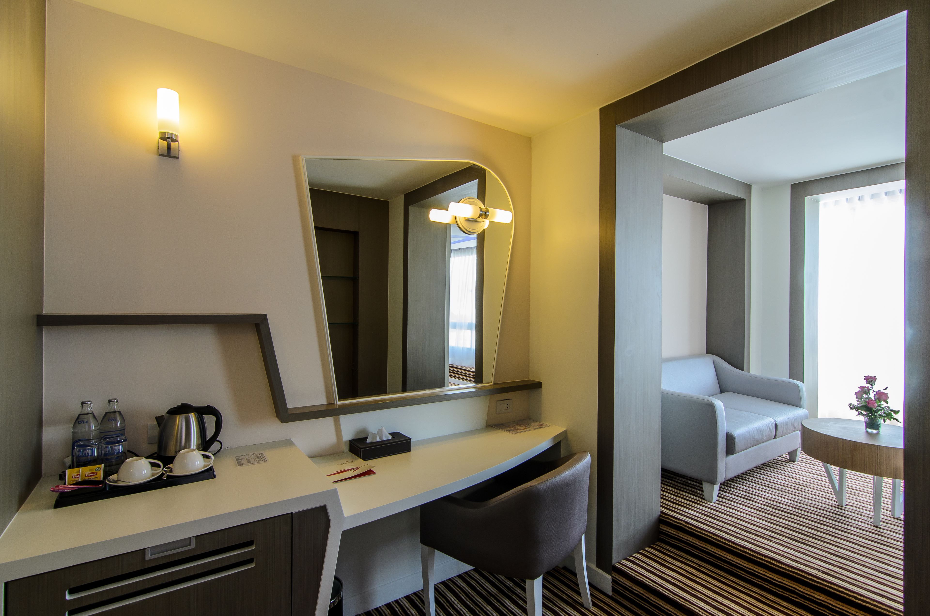 executive suite | living area | flat-screen tv
