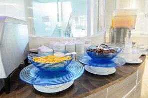 Fridge, electric kettle - The Paradiso JK Design Hotel (Nakhon Sawan)