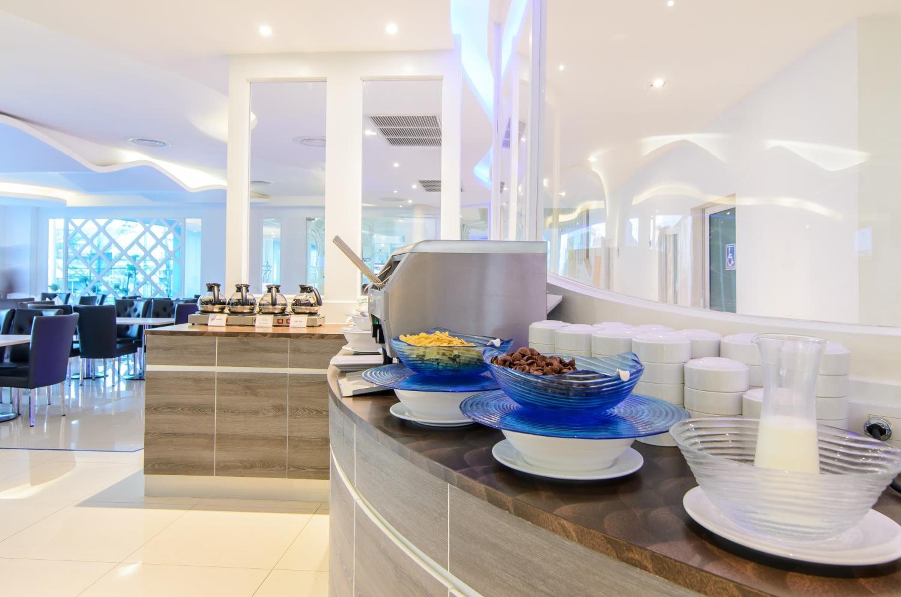 breakfast, lunch, dinner served; local and international cuisine