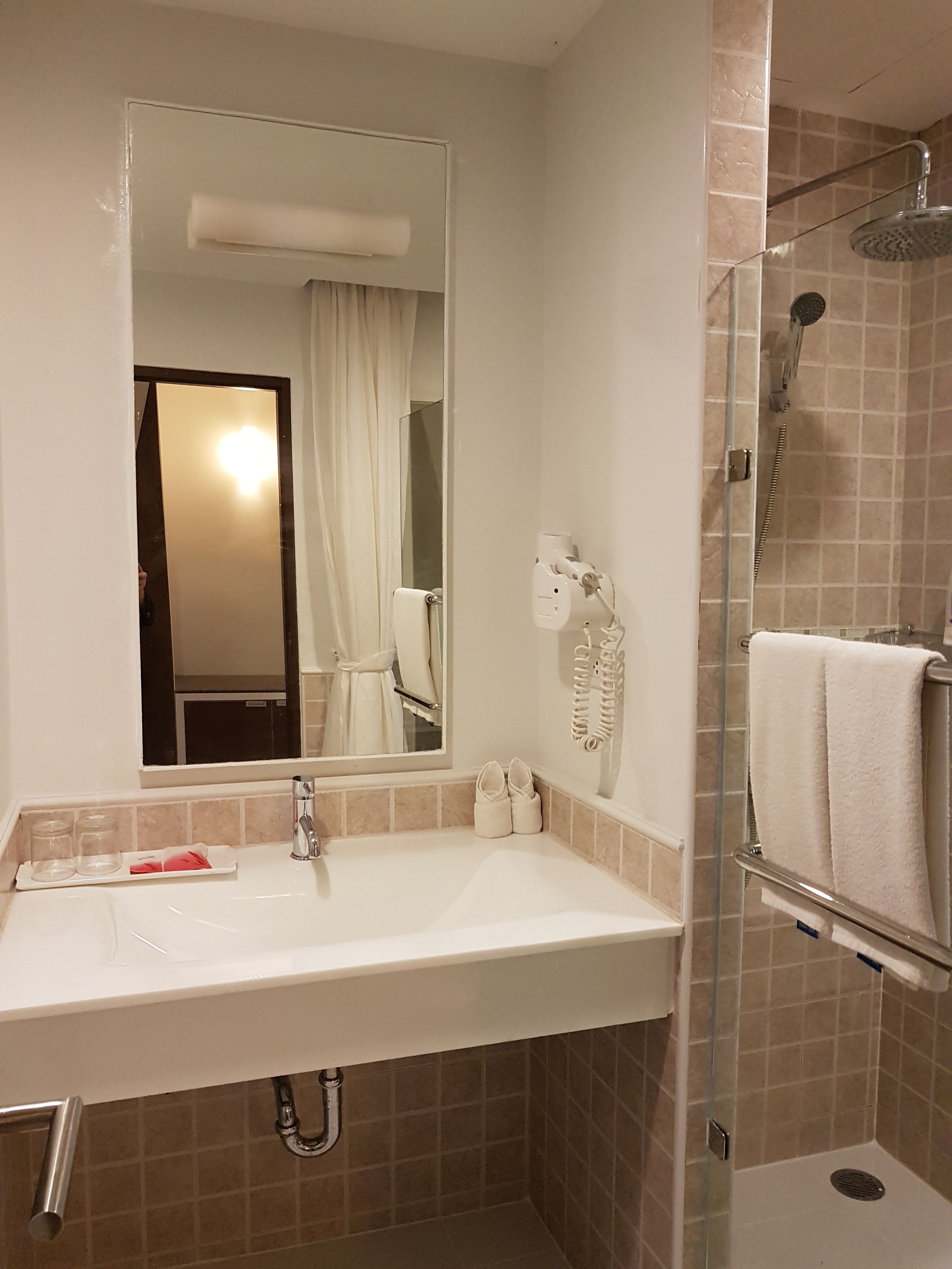 superior double room | bathroom | free toiletries, hair dryer, towels
