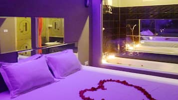 Deluxe Double Room, 1 King Bed | Free WiFi