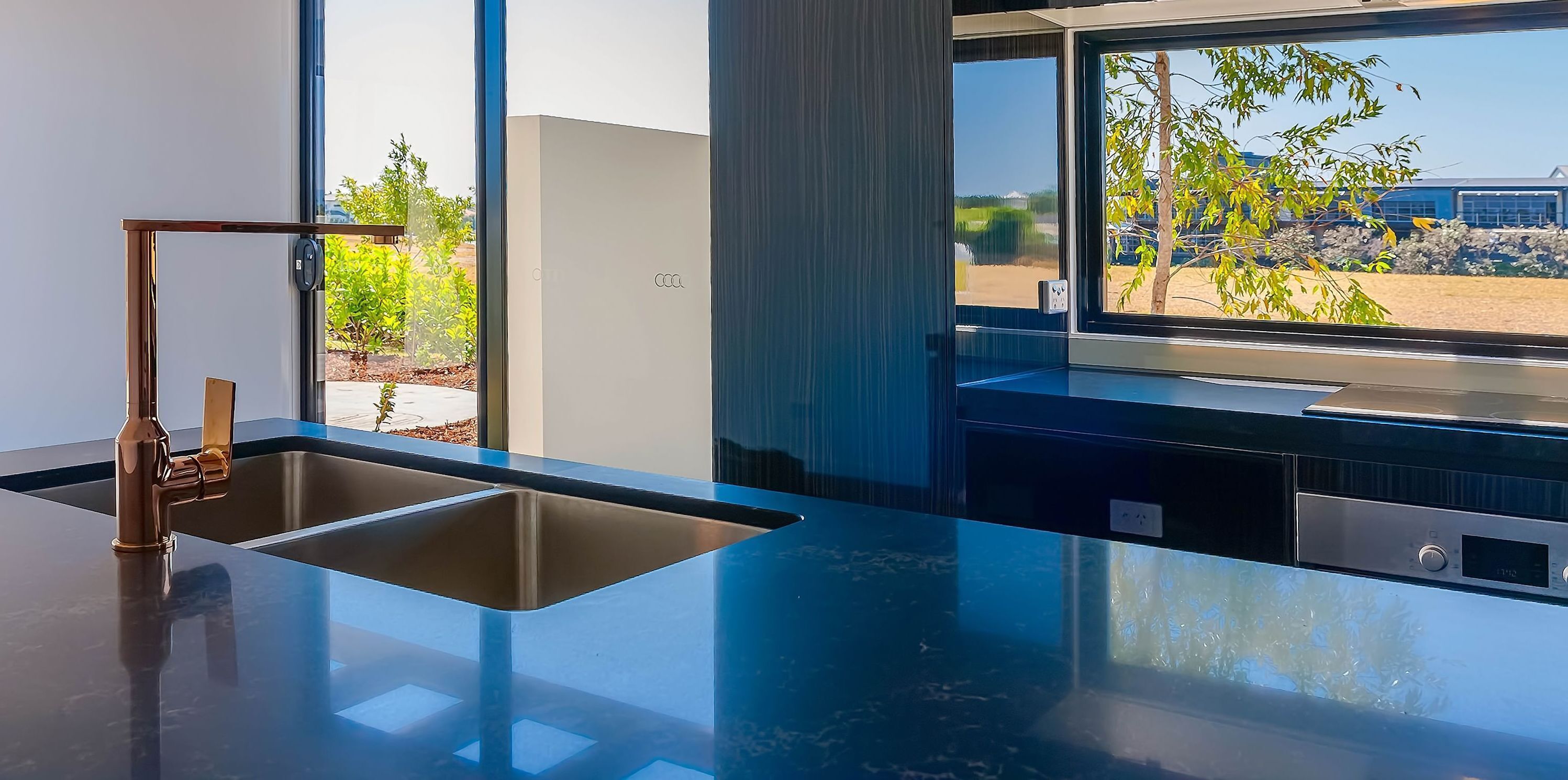 Private kitchen | Full-sized fridge, microwave, oven, stovetop
