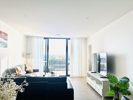 3 Bedroom Apartment | Individually furnished, desk, soundproofing, iron/ironing board