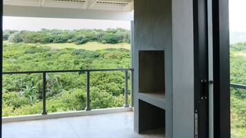 Appartement Luxe, 2 chambres, non-fumeur | Vue depuis le balcon