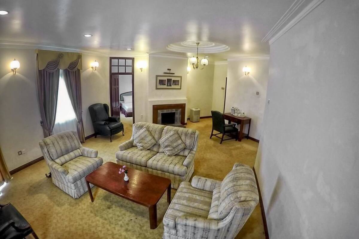 Suite | Living room | Flat-screen TV