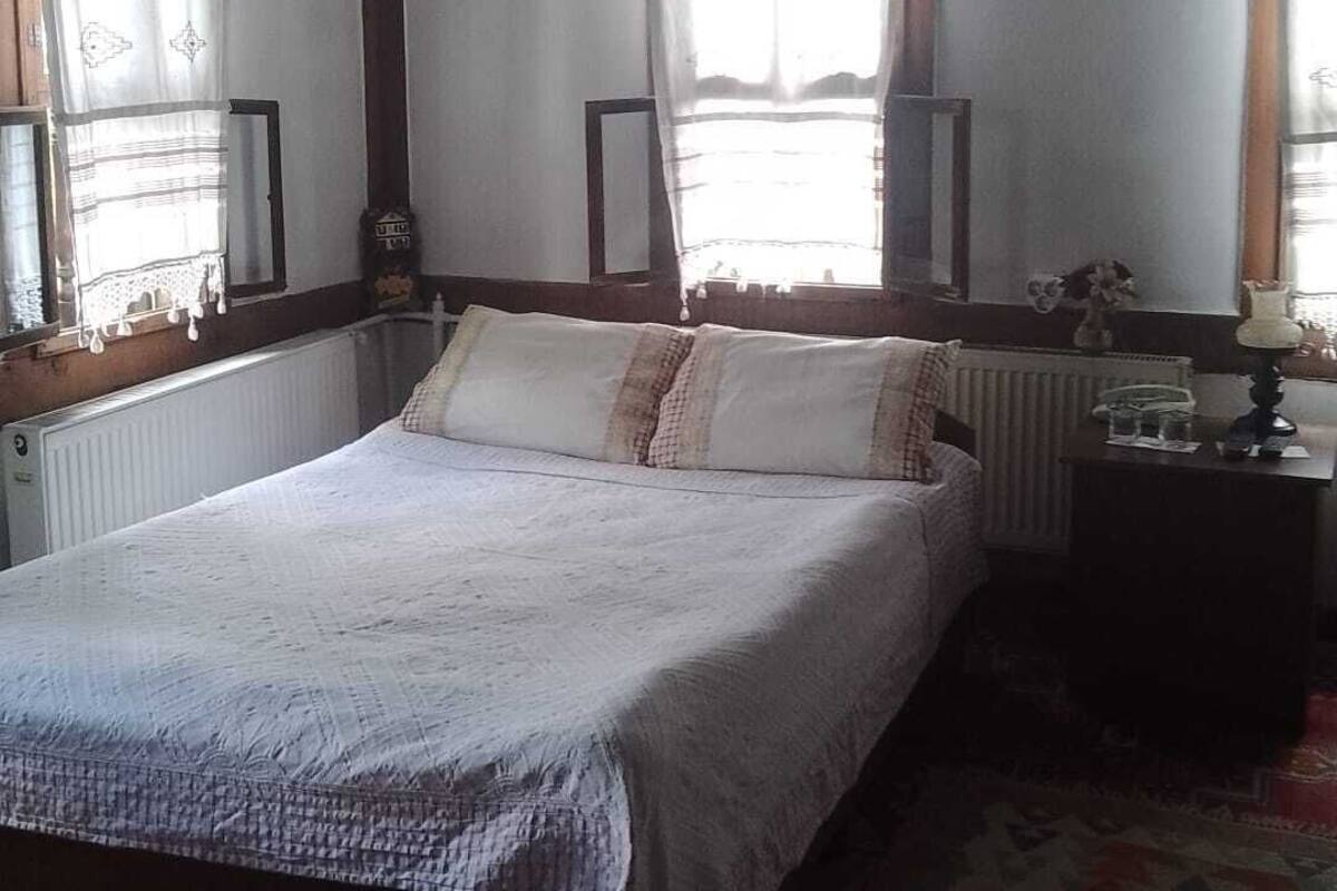 Deluxe Double or Twin Room, 1 Bedroom, Garden View, Courtyard Area | In-room safe, iron/ironing board (on request), WiFi (free)