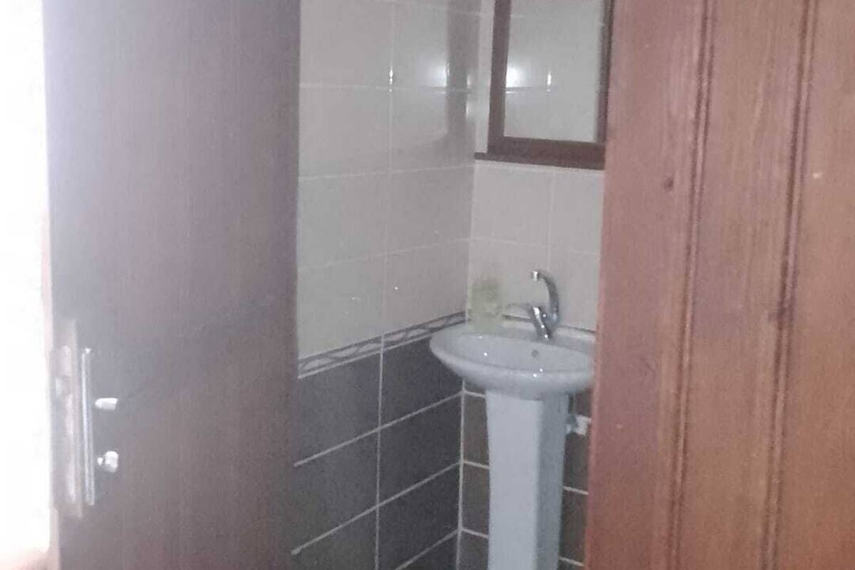 deluxe double or twin room, 1 bedroom, garden view, courtyard area | bathroom | shower, designer toiletries, hair dryer, slippers