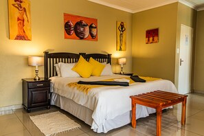 1 غرفة نوم وأغطية فراش متميزة وبديكورات فريدة لكل غرفة وملاءات أسرّة