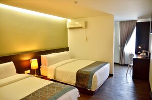Deluxe Room | Desk, iron/ironing board, free WiFi, bed sheets - Vivo Hotel (Kuantan)