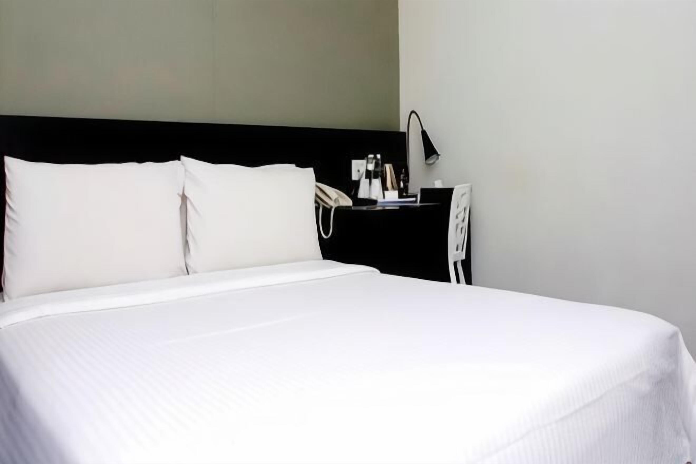 Meja, seterika/papan seterika, Wi-fi percuma, cadar katil 