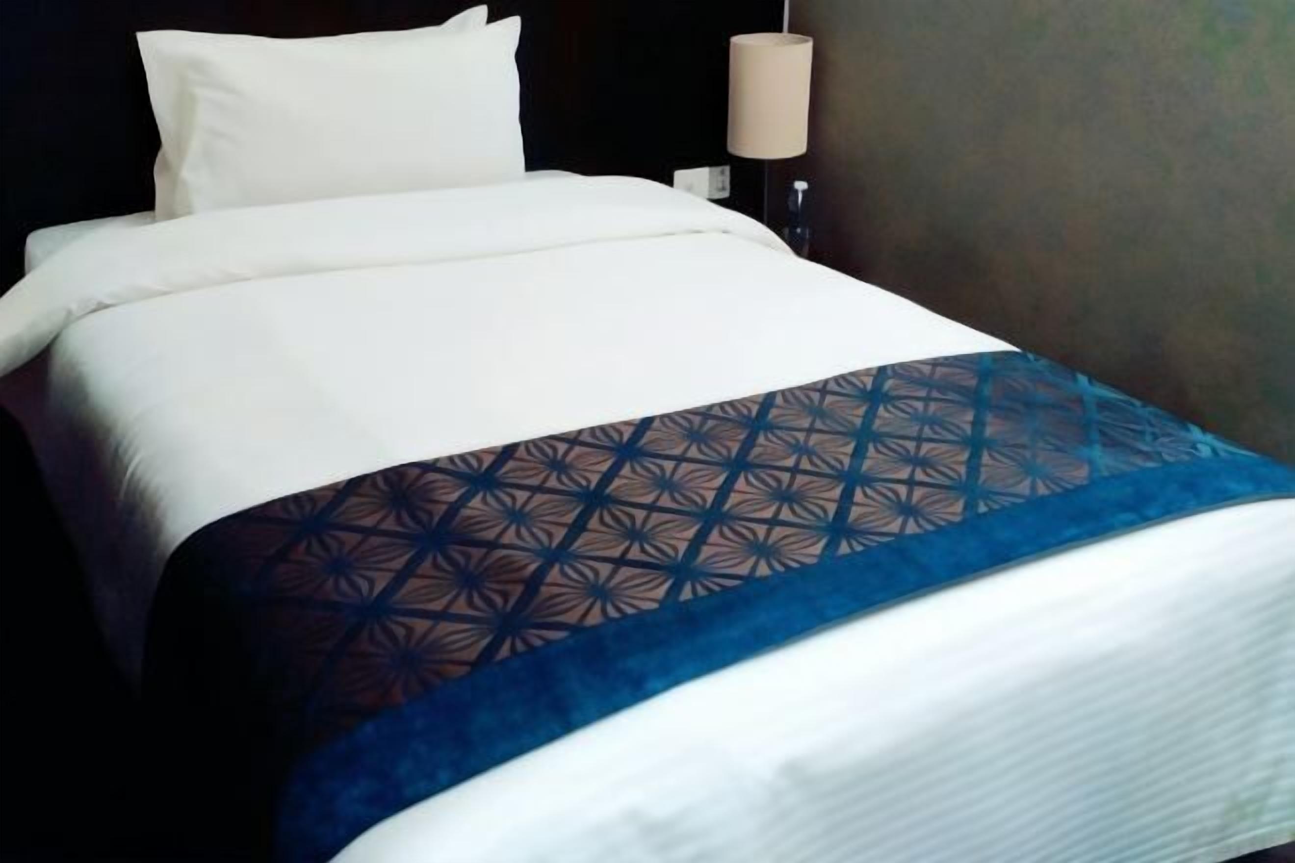 Meja, seterika/papan seterika, Wi-fi percuma, cadar katil 