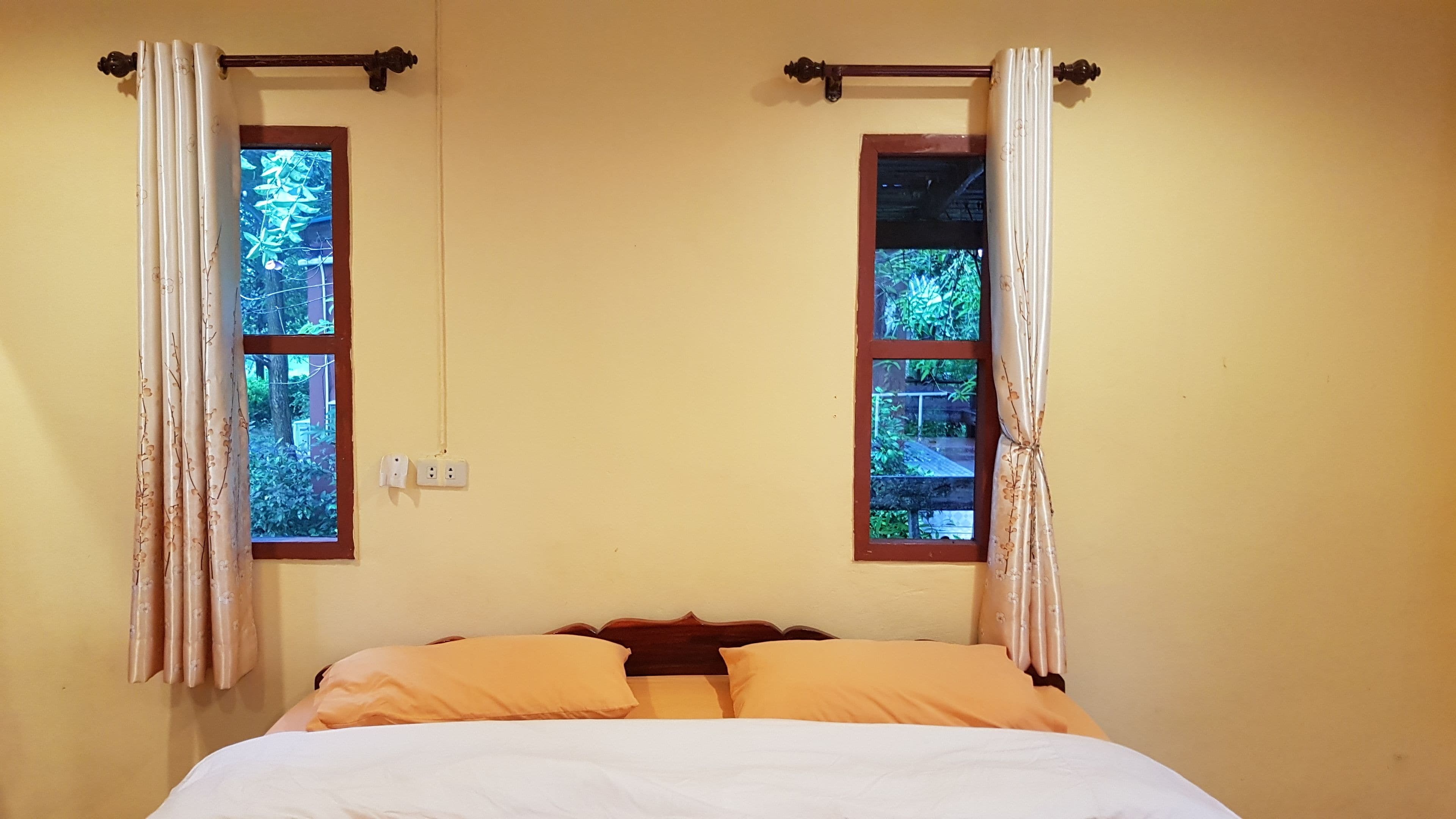 Bungalow  | Desk, free WiFi