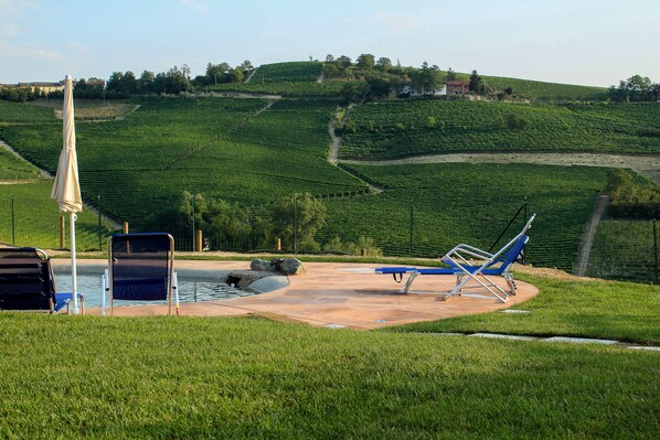 季节性开放的室外游泳池