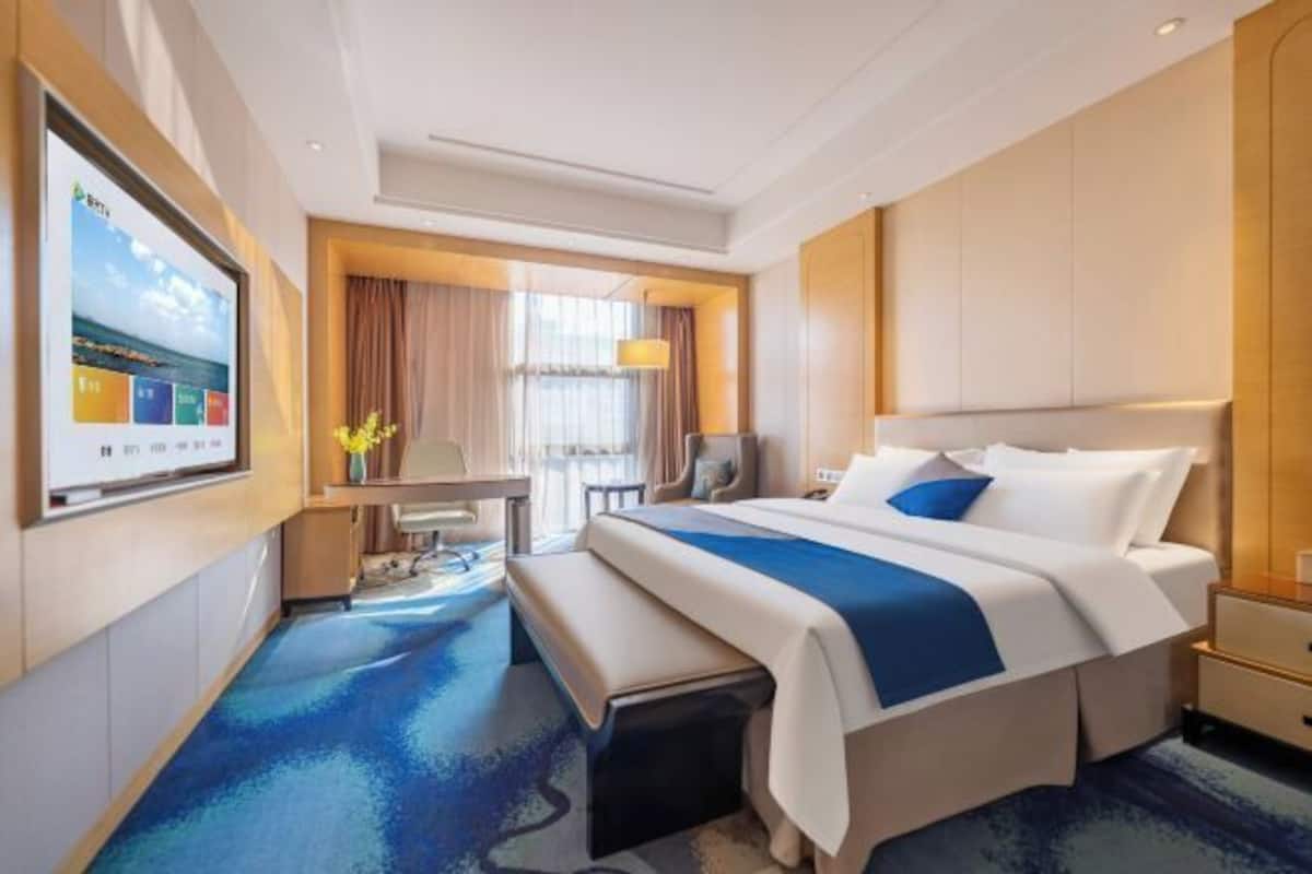 Minibar, in-room safe, desk, blackout drapes