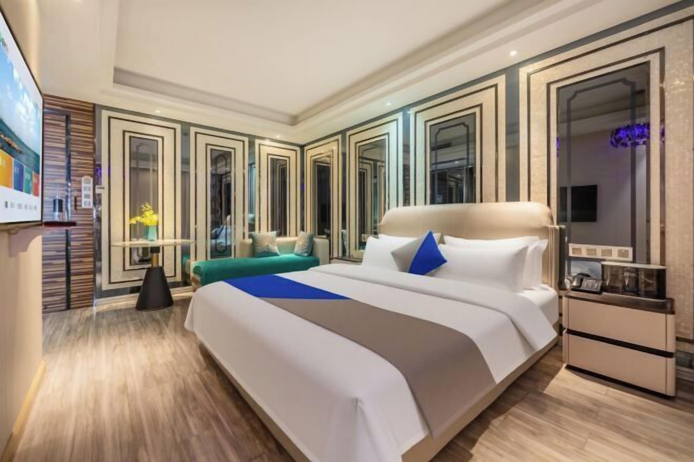 Minibar, in-room safe, desk, blackout curtains