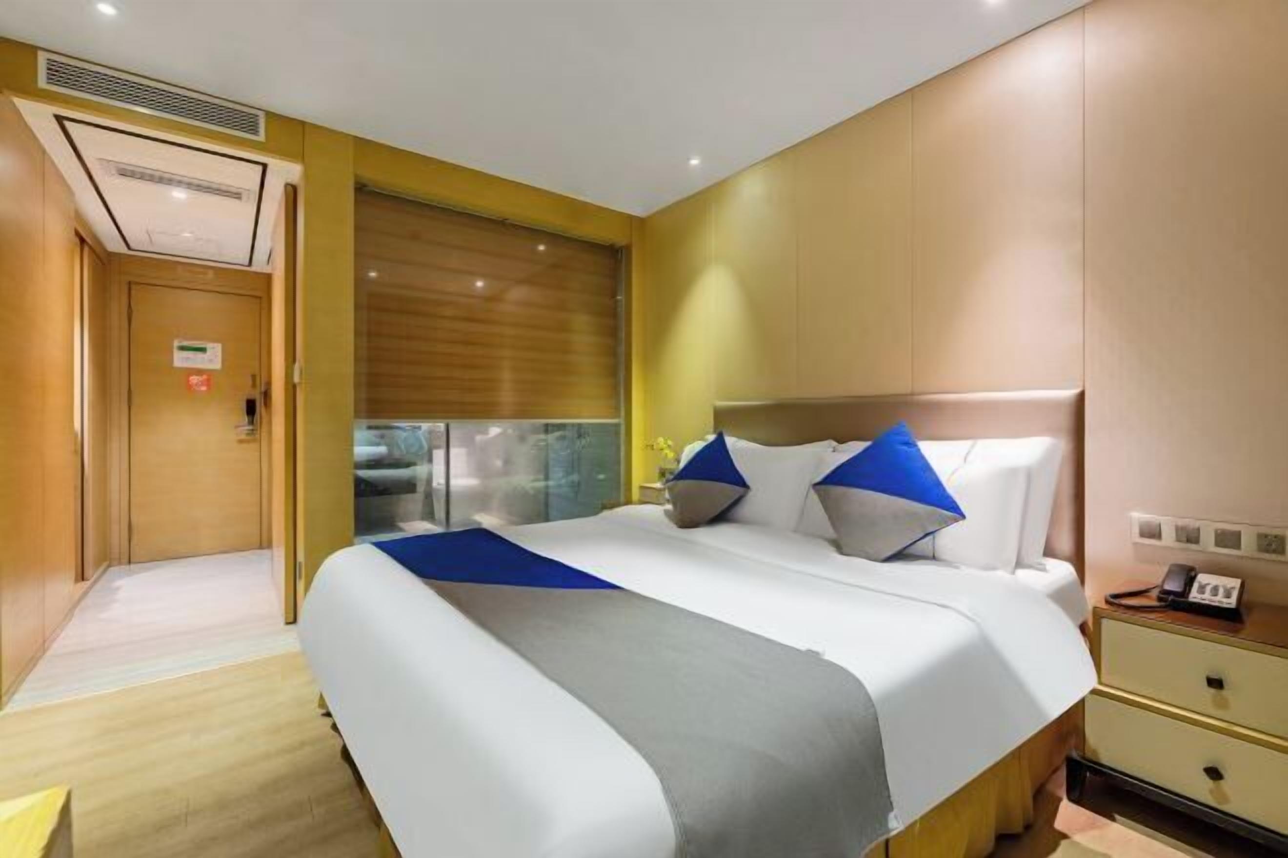 Minibar, in-room safe, desk, blackout drapes