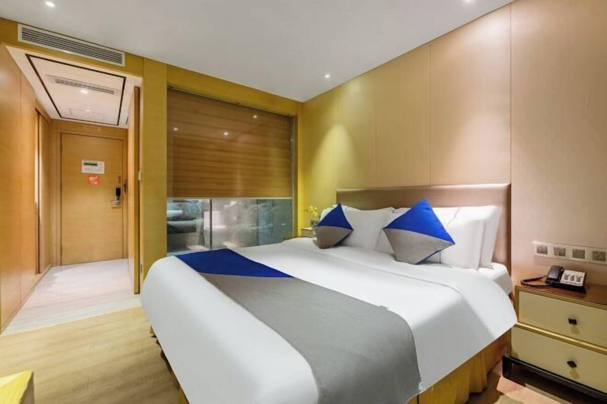 Minibar, in-room safe, desk, blackout drapes