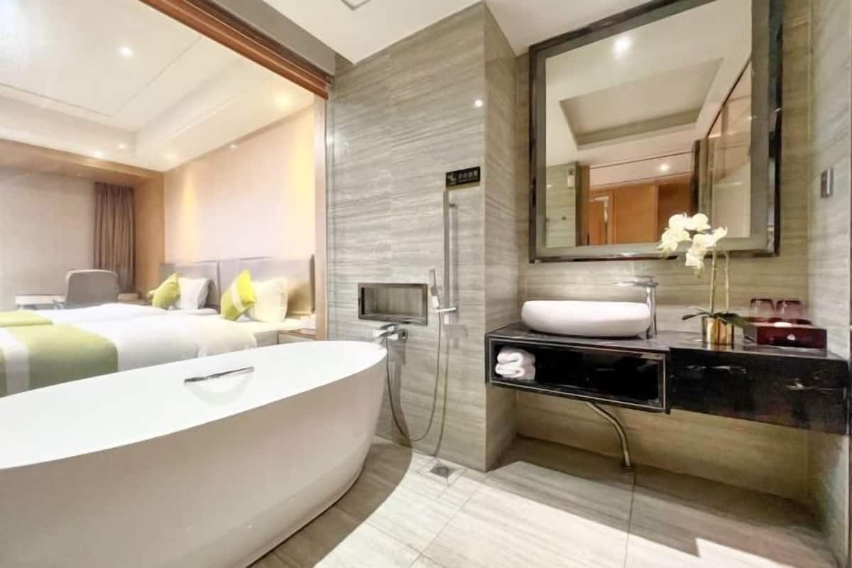 Minibar, in-room safe, desk, blackout drapes