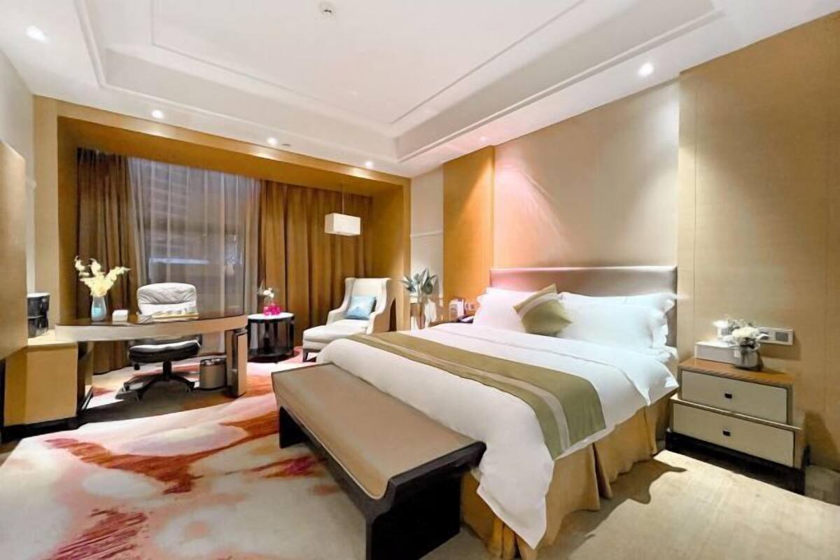 Minibar, in-room safe, desk, blackout drapes