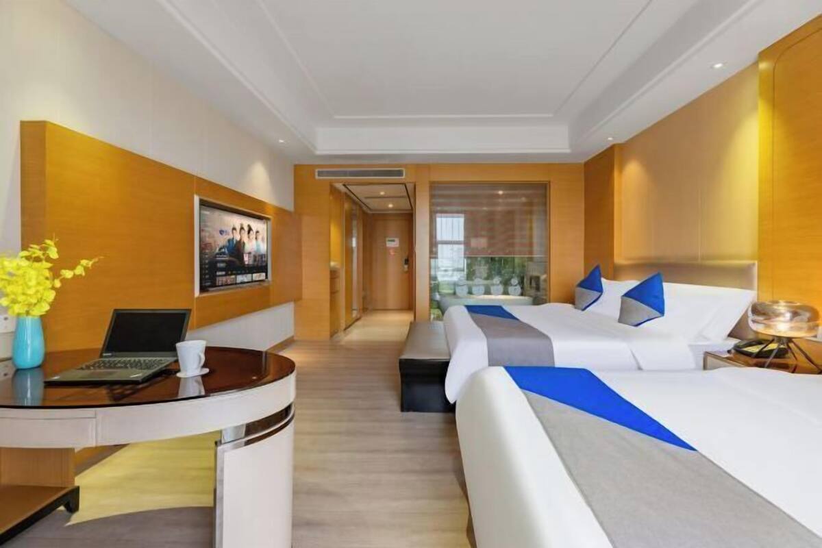 Minibar, in-room safe, desk, blackout curtains