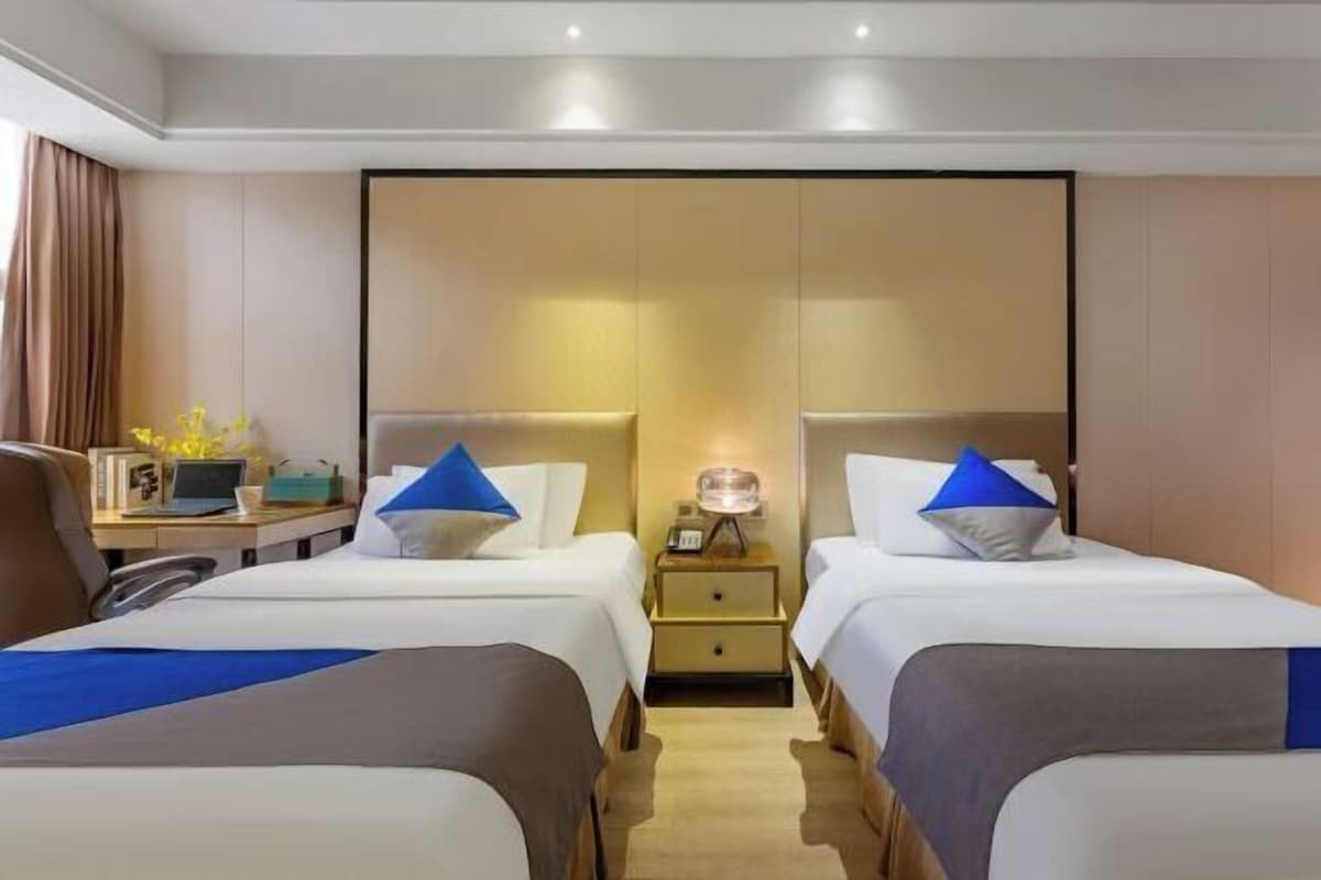 Minibar, in-room safe, desk, blackout drapes