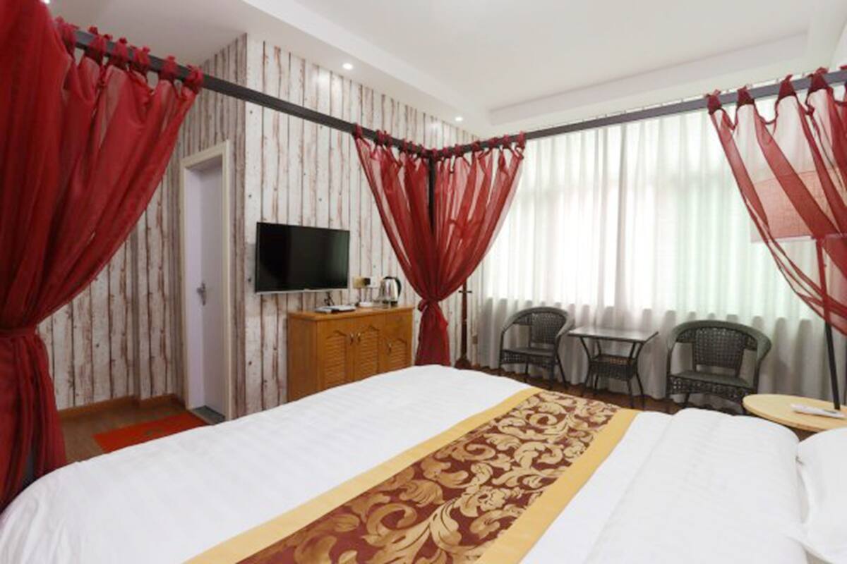 Deluxe Room | Desk, soundproofing, free WiFi